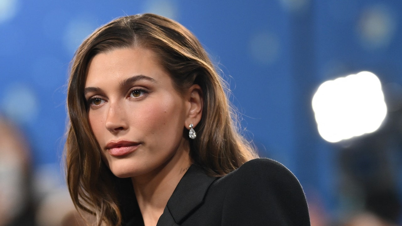 Hailey Bieber se inclina hacia los lunares en Nueva York