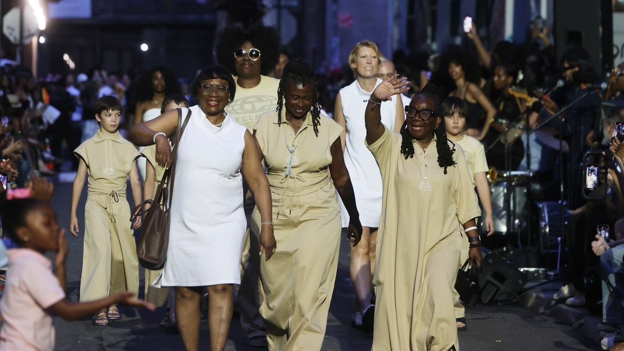 Telfar celebra su 20.º aniversario con un deslumbrante desfile en la ciudad de Nueva York