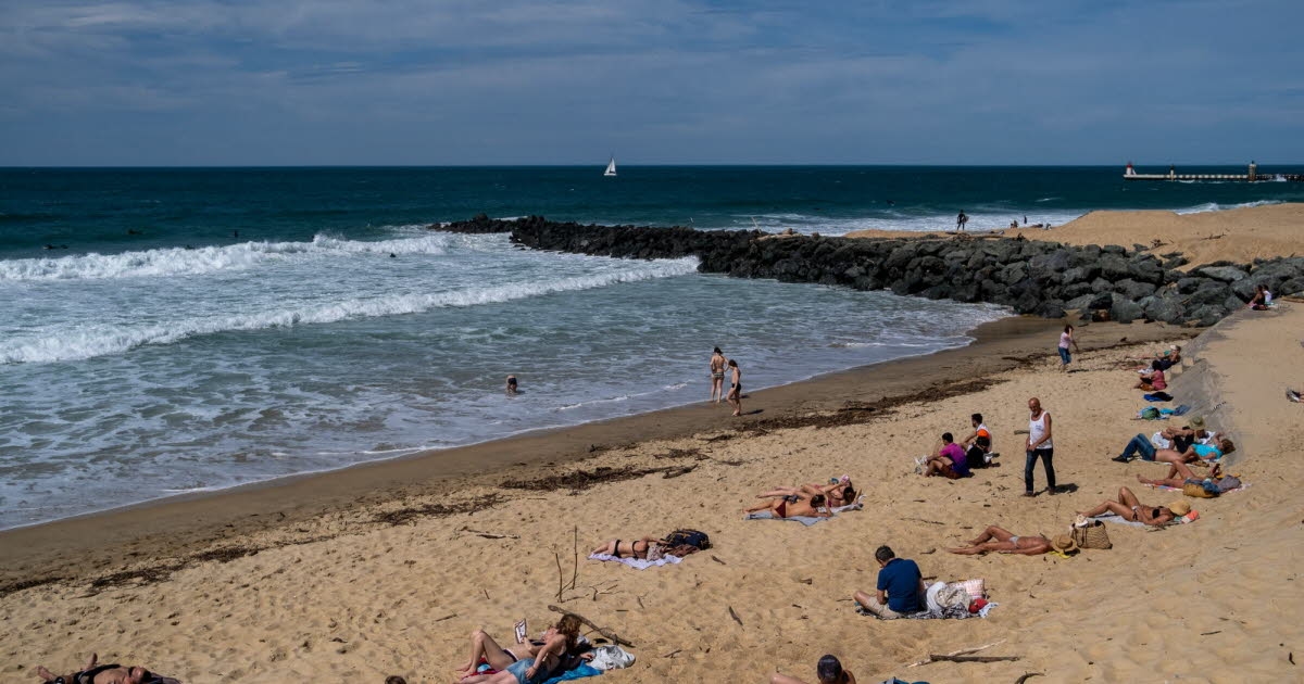 Landes. Lifeguards will now be present on the beaches all year round.