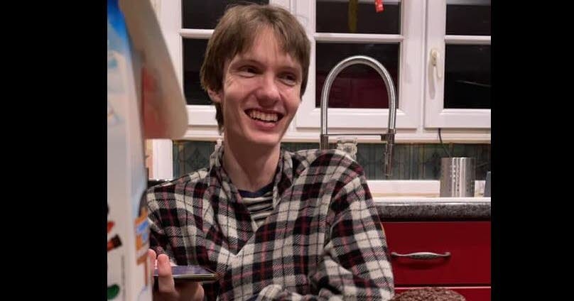 Sarthe. Baker, el mayor de una familia... ¿Quién era Estéban, el joven que murió a pesar de llamar a los servicios de emergencia?