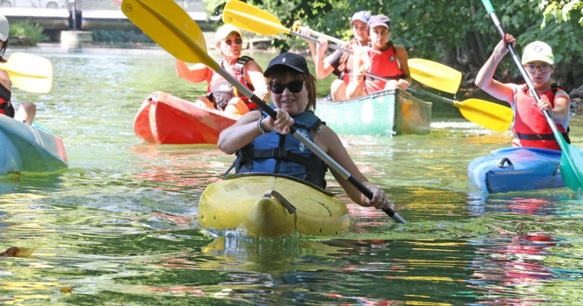 Mulhouse-Riedisheim. Rema, canoa-kayak: rema como una dama en el canal.