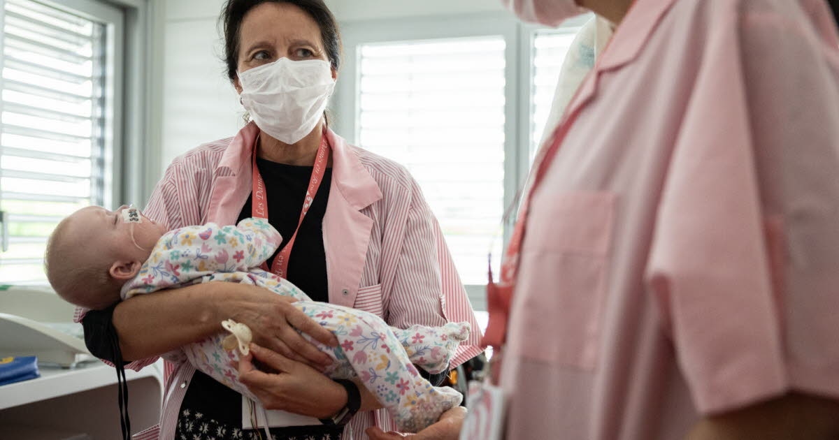 Mulhouse. Kobiety w różu i ich „kokonowe ramiona” przy łóżkach hospitalizowanych dzieci