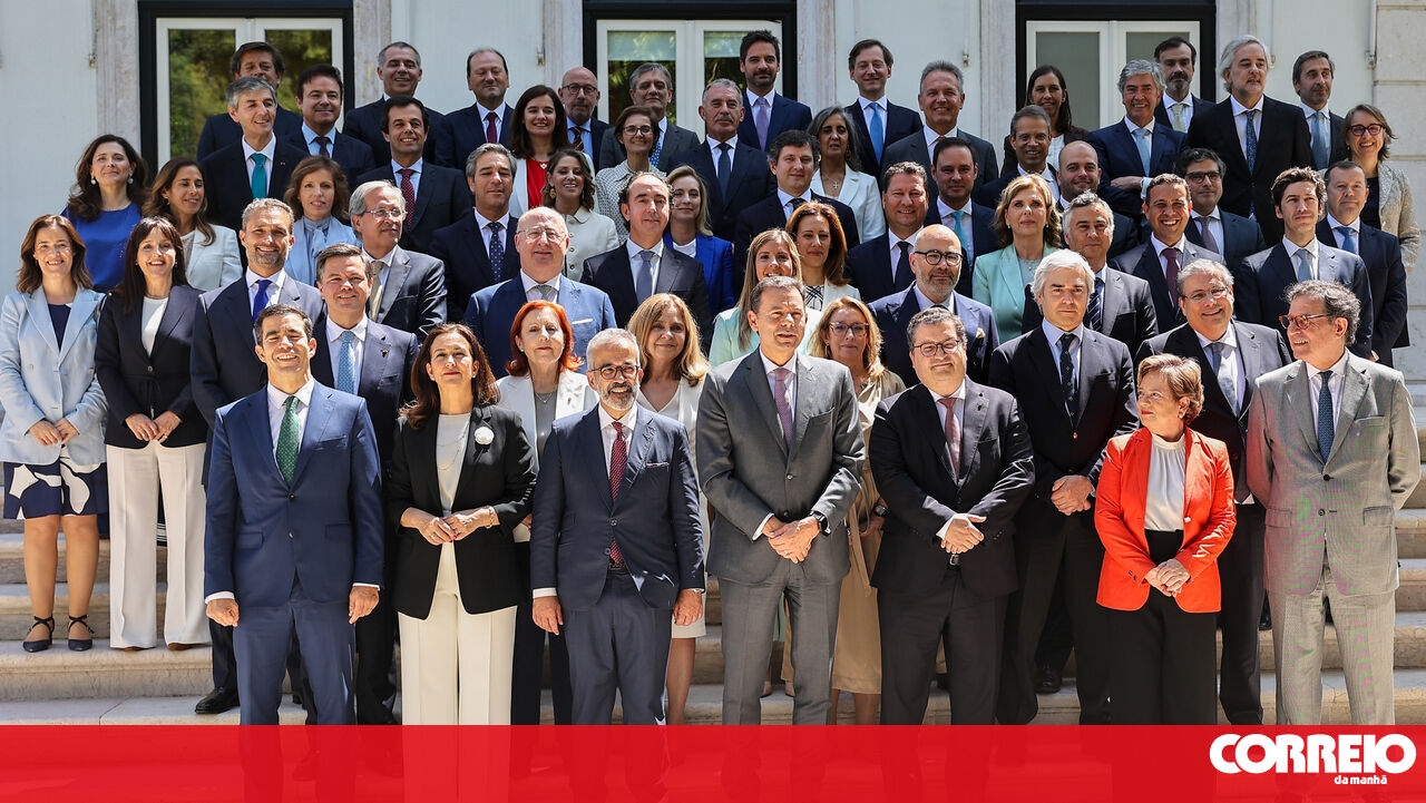 <![CDATA[ Seis membros do Governo já pediram ajuda para a renda ]]>