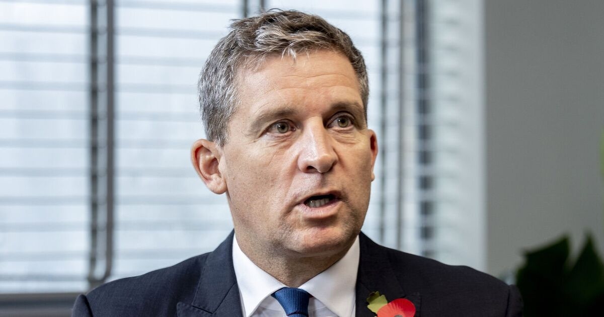 El ministro de prisiones afirma que podrían construirse cárceles de máxima seguridad al estilo estadounidense en el Reino Unido ante los ataques del personal.