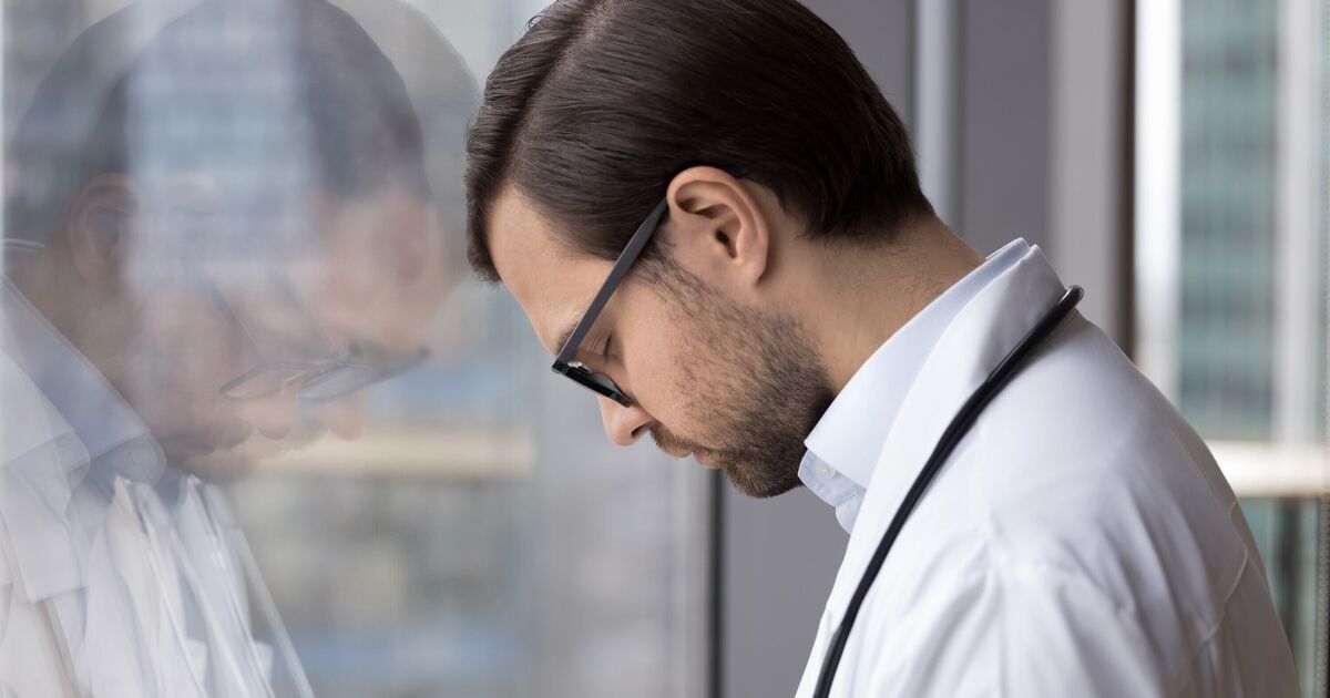 Doktor, birinin bir günden az ömrü kaldığını kanıtlayabilecek ürkütücü bir semptomu açıkladı