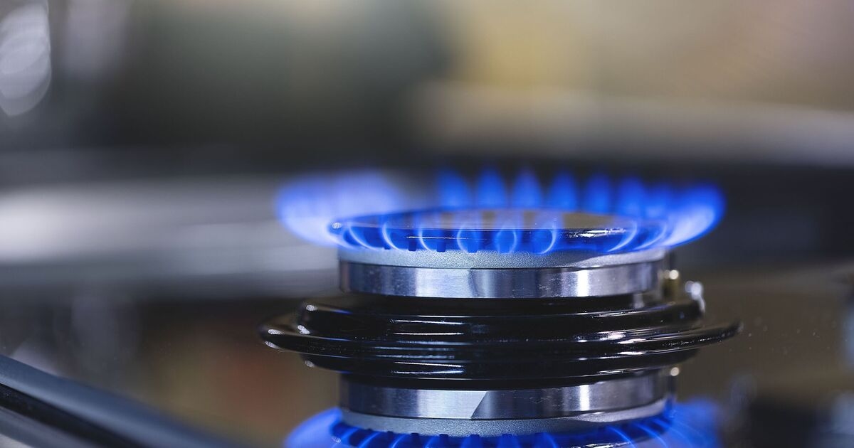 Acil durum ekipleri evdeki 'gaz patlamasını' araştırıyor