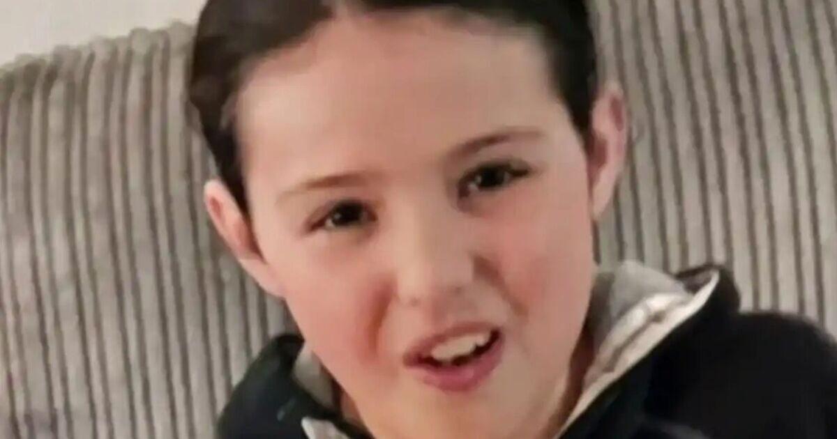 Una colegiala de 12 años desapareció de un pueblo del Reino Unido mientras la policía se preocupa por su bienestar.
