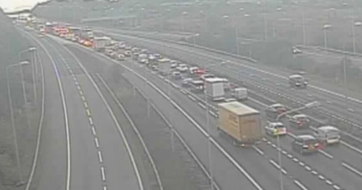Trafic sur la M11 EN DIRECT : une autoroute principale fermée suite à un accident « grave » provoquant des retards de 90 minutes