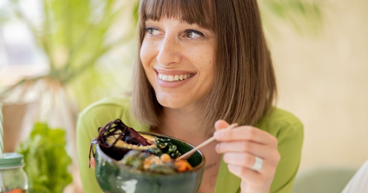 Une nutritionniste partage des conseils clés pour le dîner avec les personnes qui ont du mal à dormir