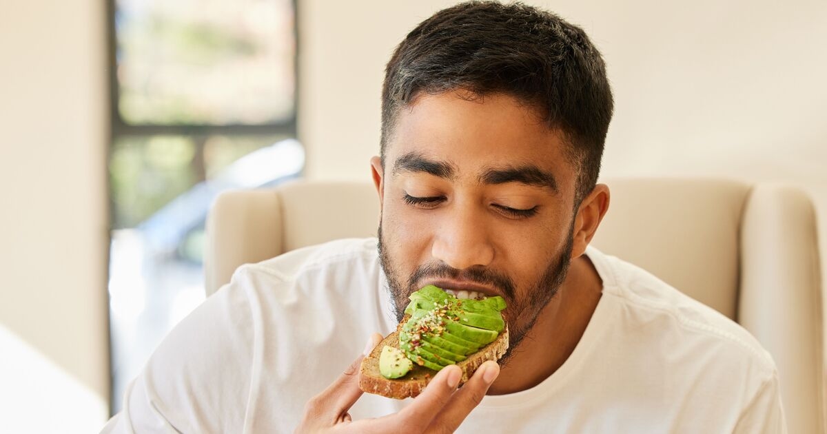 Un experto en nutrición menciona 6 alimentos que "funcionan como inyecciones para bajar de peso"