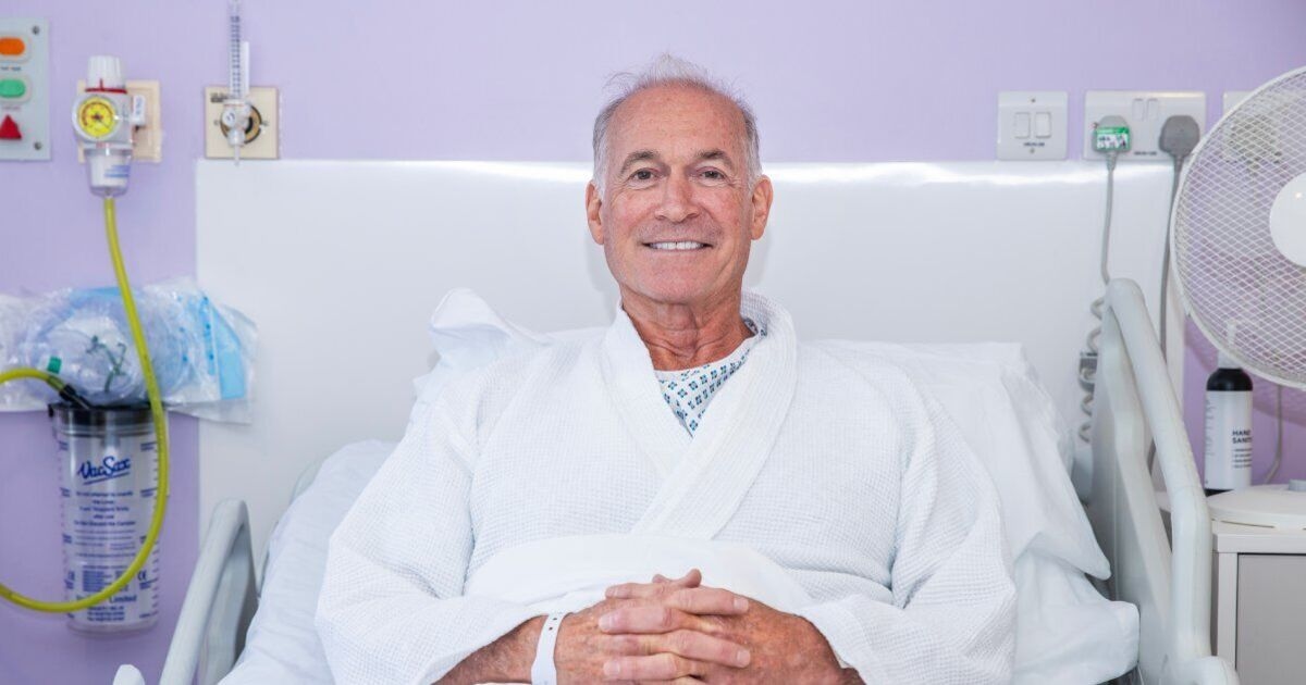 La Dra. Hilary Jones de la televisión viaja 360 millas para evitar la lista de espera local del NHS.
