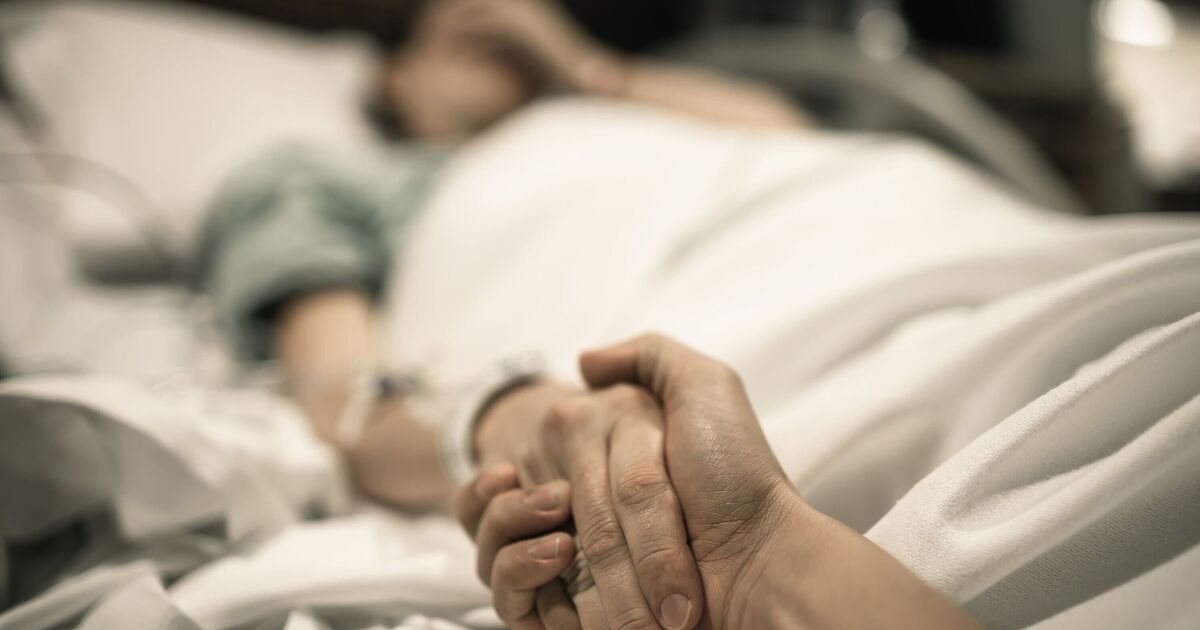 Un'infermiera racconta il devastante sintomo di fine vita che le persone pensano sia la guarigione pochi giorni prima della morte