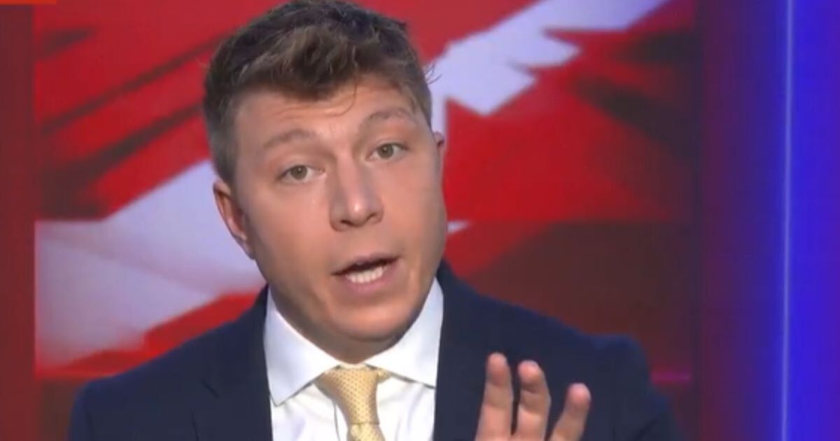 Presentator van GB News barst uit in woede over migrantendeal tegen Labour: 'Het kan ons niks schelen!'