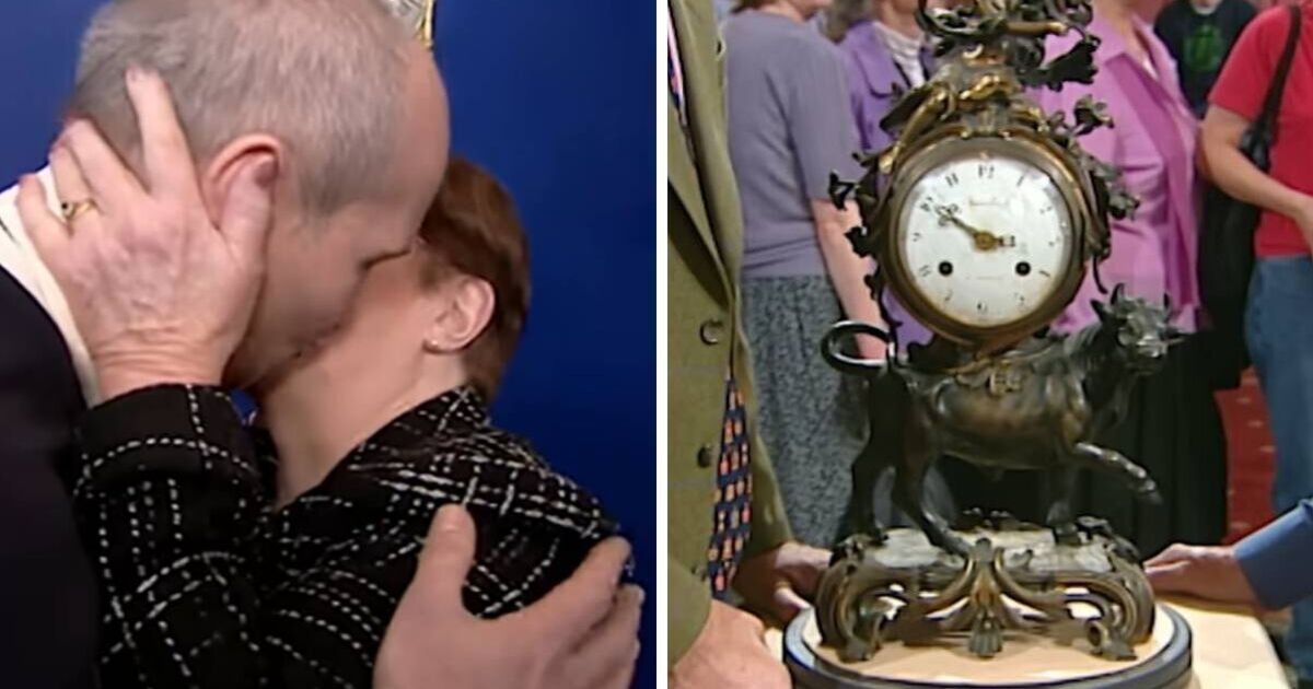 BBC Antiques Roadshow konuğu, 'çirkin' saati dönüştürdükten sonra uzmanı öptü