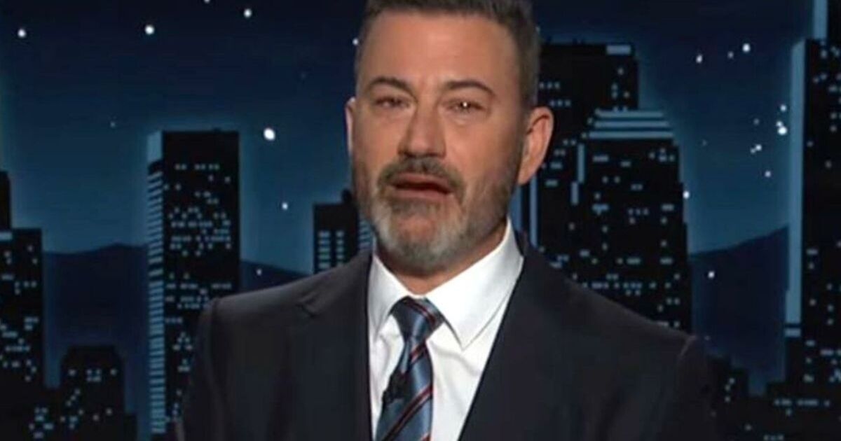 Jimmy Kimmels vernietigende kritiek op Donald Trump terwijl hij zijn tranen bedwingt bij zijn terugkeer op ABC