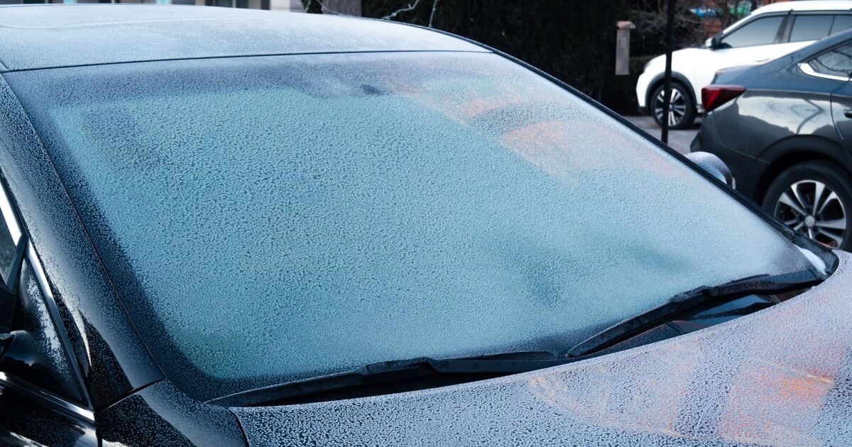 Drivers urged to never use this 1 item to de-ice their car - could cause £500 damage
