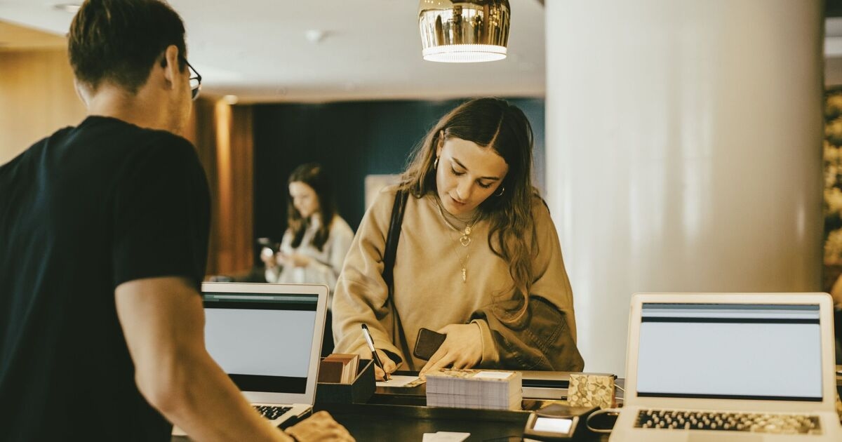 Urlopowicze proszeni są o zrobienie tej jednej rzeczy zaraz po zameldowaniu się w hotelu