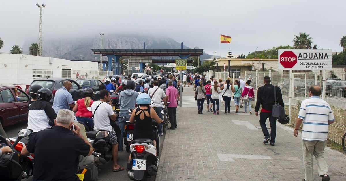 Gibraltar border chaos erupts as Spain stamps passports