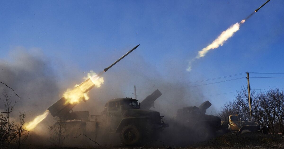 Russia 'preparing for war' as Putin moves artillery to NATO border