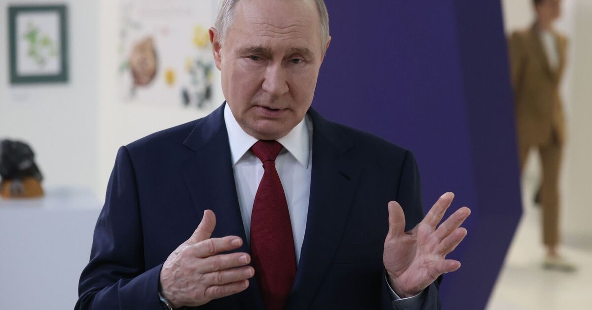 Vladimir Putin visita una ciudad devastada por la guerra mientras Rusia lanza un nuevo ataque mortal contra Ucrania.