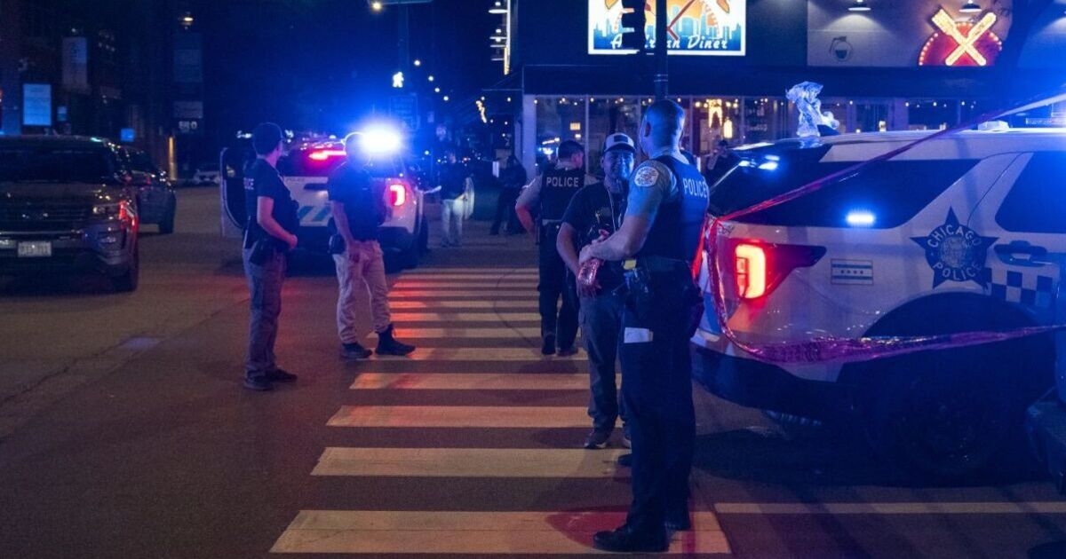 Tiroteio em Chicago AO VIVO: 'Pelo menos 3 mortos e 16 feridos' enquanto atirador abre fogo em festa