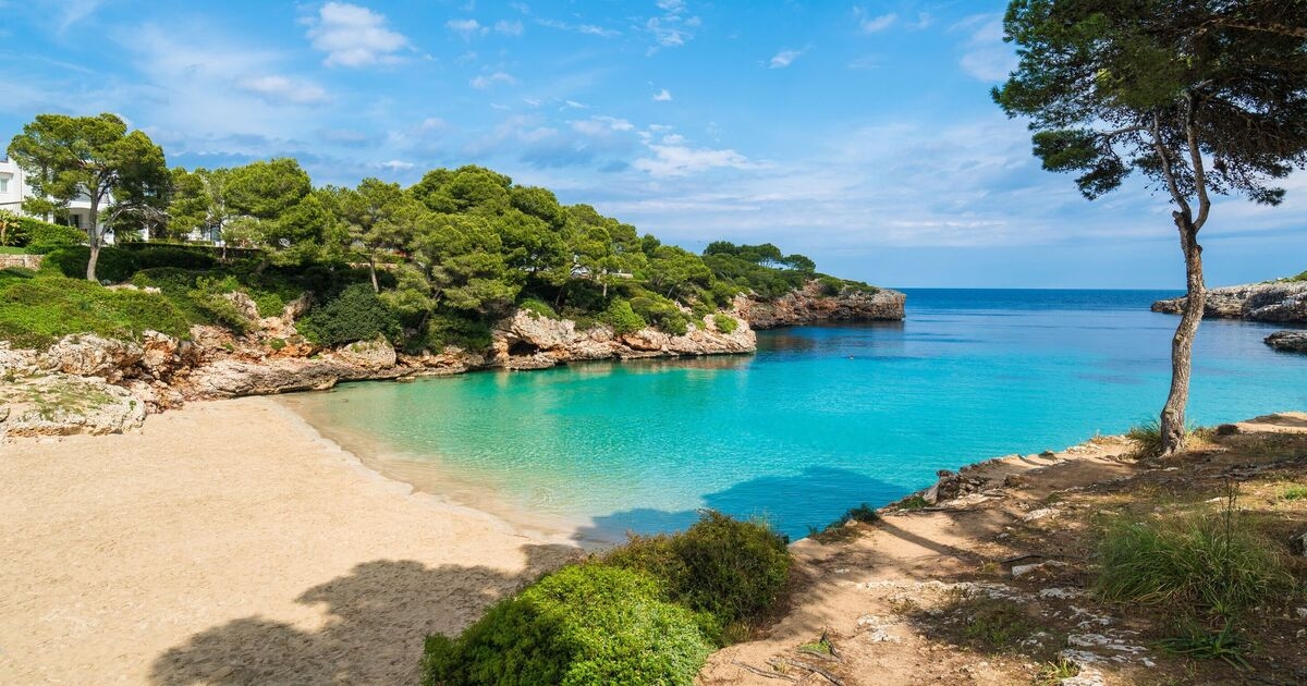 Lege stranden op Mallorca nu demonstranten Britse toeristen wegjagen, wordt duidelijk