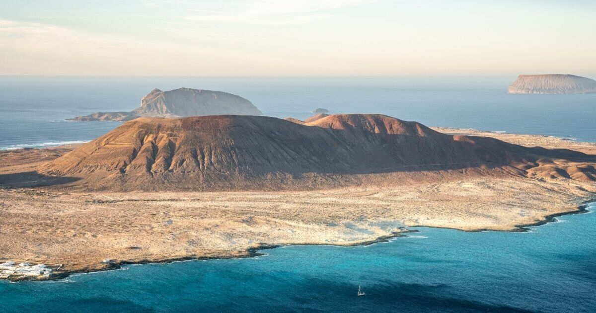 Panic in Canaries as rare 'black alert' issued for island as tourists told to 'stay away'