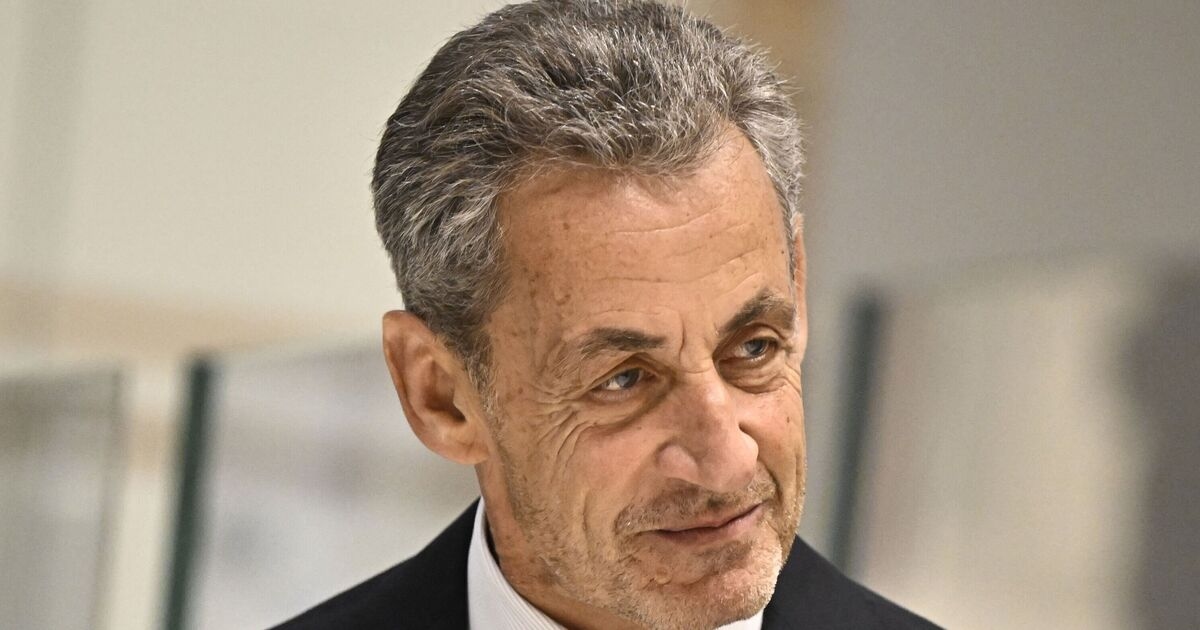 Ex-presidente francês Sarkozy é considerado culpado de "conspiração criminosa" com o coronel Kadafi