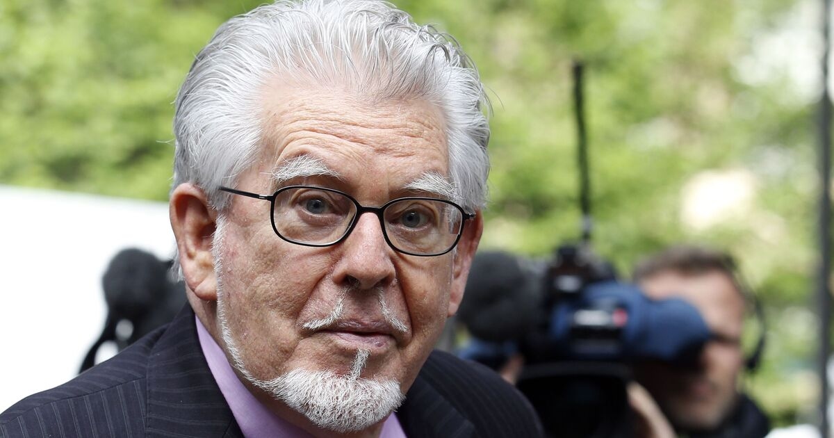 Rolf Harris aveva un'uscita segreta sinistra dalla villa sul Tamigi dopo che i crimini erano stati rivelati
