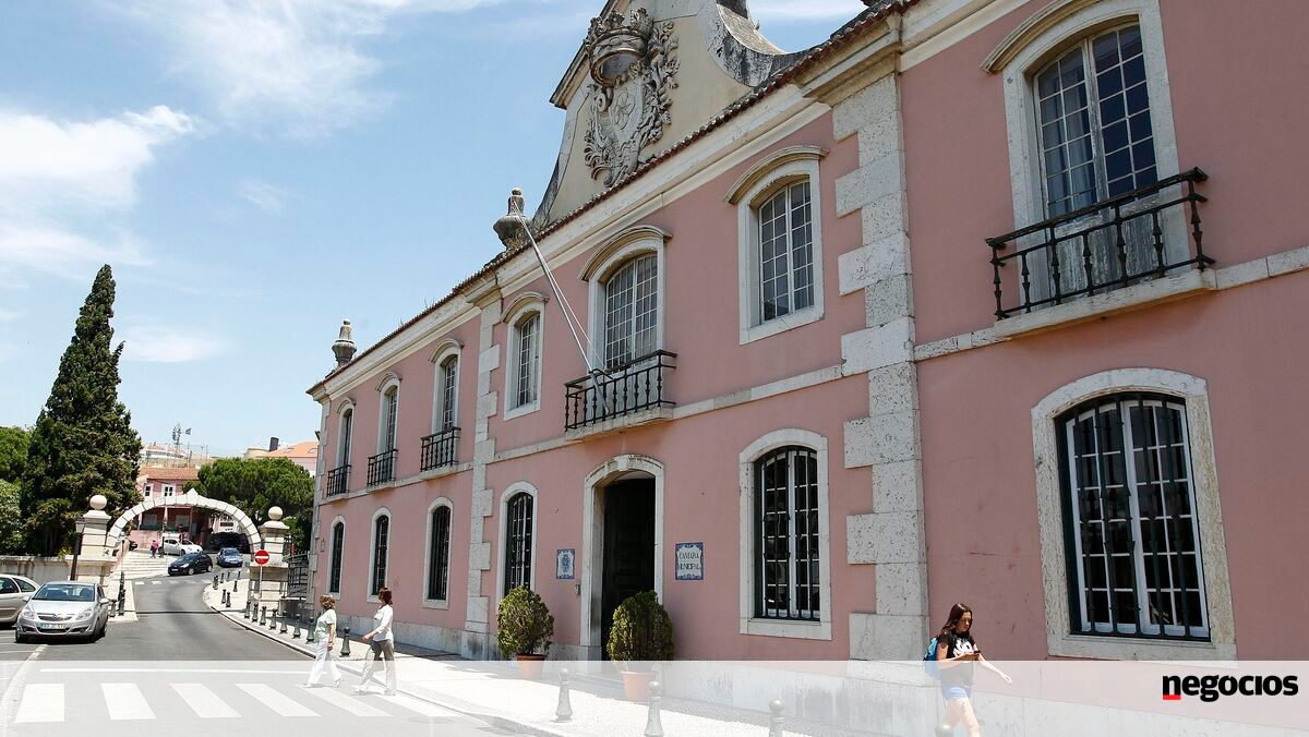 Oeiras is where incomes are highest. Check in your municipality.