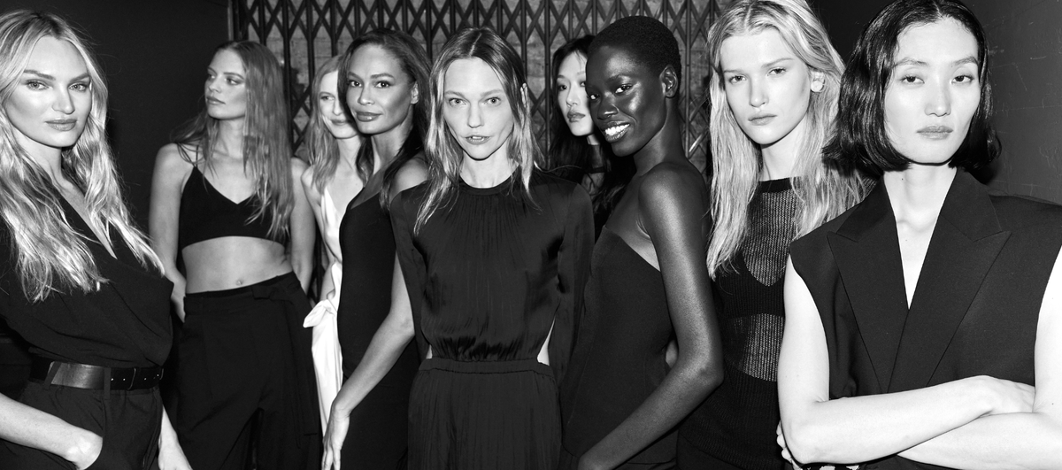 Zara приглашает Твигги, Кристи Тарлингтон, Синди Кроуфорд, Наоми Кэмпбелл и еще 46 супермоделей для большого празднования 50-летия