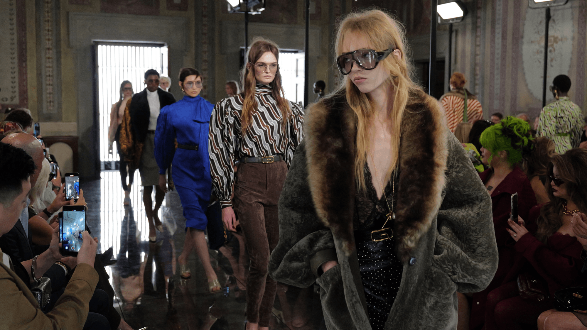 Gucci Cruise 2026: Uma exploração arquivística de décadas passadas