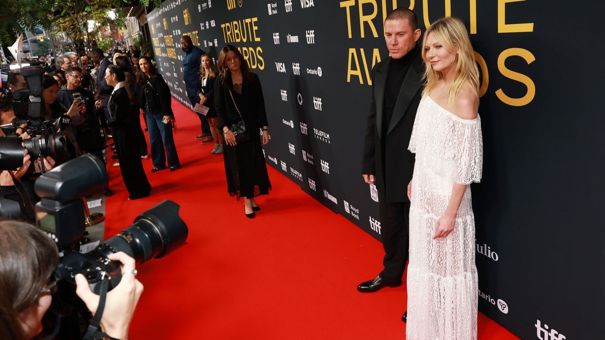 Goodbye, Sweetheart Necklines: Kirsten Dunst Wore the Pretty Wedding Dress Trend Brides Will Prefer in 2026