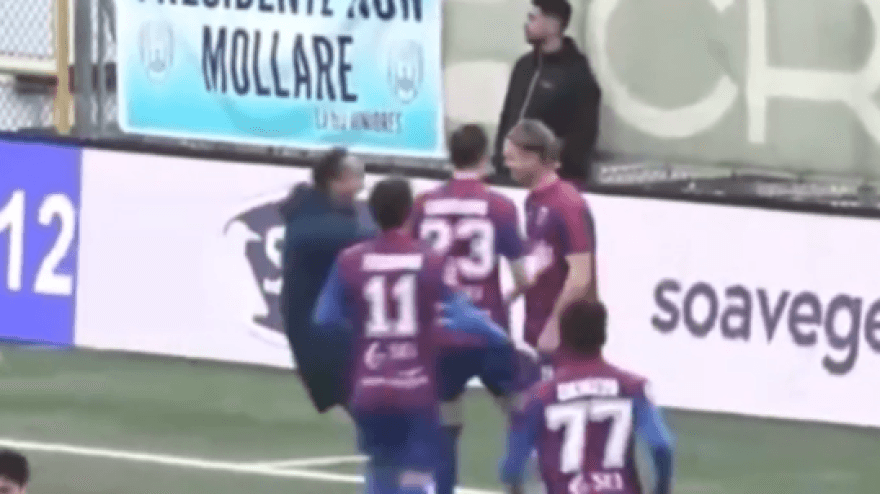 Virtus Francavilla-Casarano, il gol del pareggio arriva con... un pallonetto di tacco al volo!