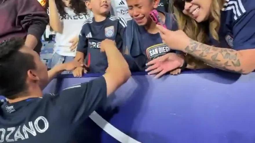 Lozano offre son maillot à un enfant : sa réaction est touchante