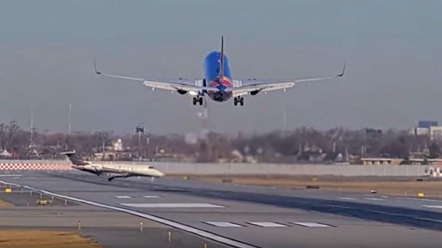 USA, Near Miss Plane Crash: Collision Narrowly Avoided