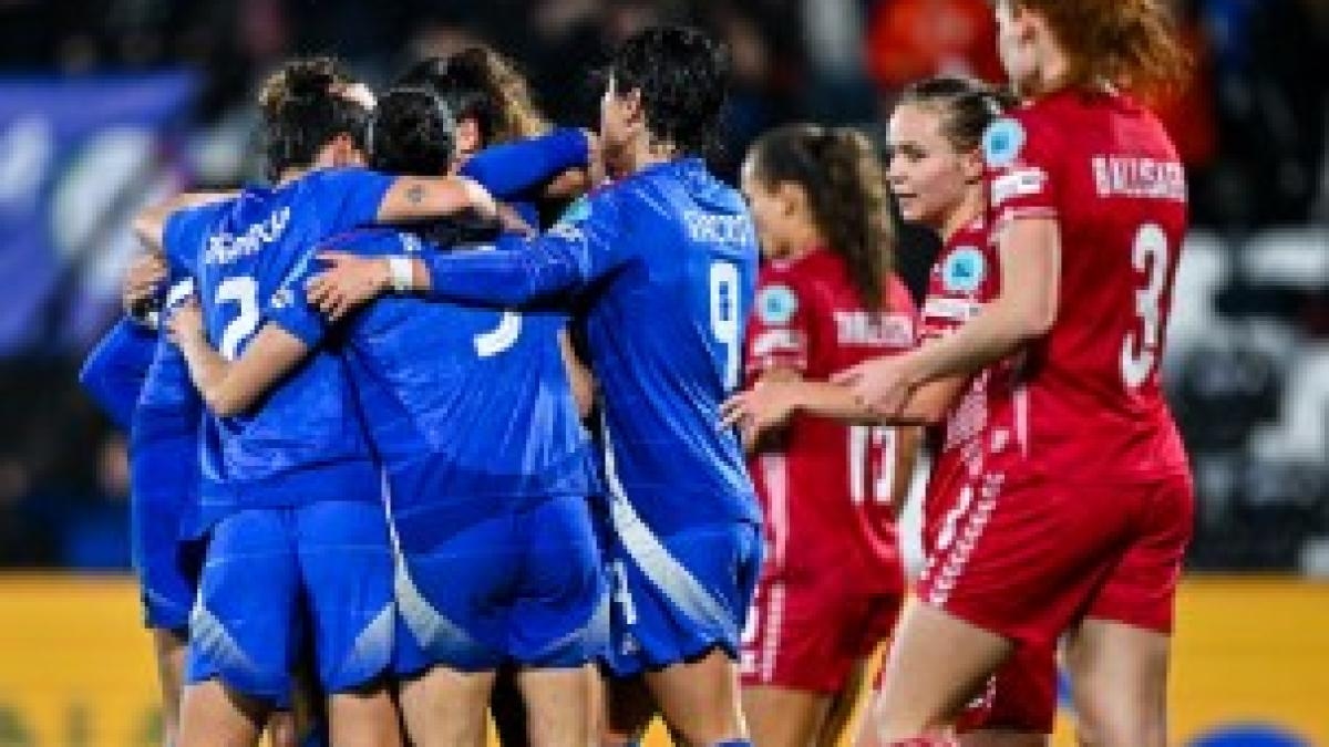 Azzurre, um passo atrás: que lição da Dinamarca, 1-3 sob chuva torrencial