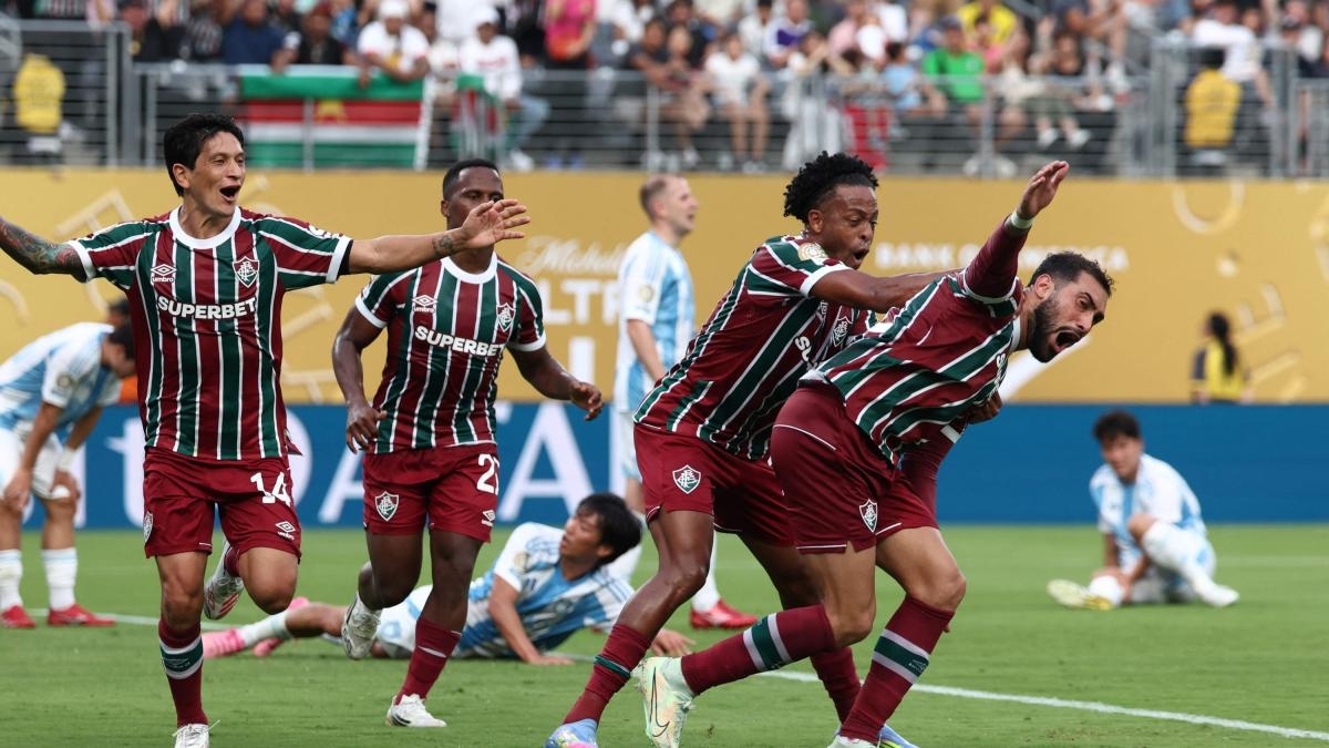 Crazy Fluminense: takes the lead, gets caught up and then beats Ulsan 4-2. Now they are first