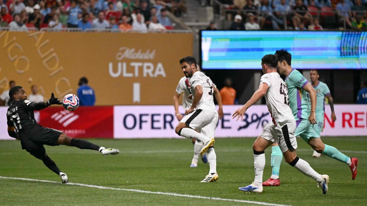 City on the rise, and Juve are also smiling: Pep's 6-0 win over Al Ain sends Tudor to the last 16