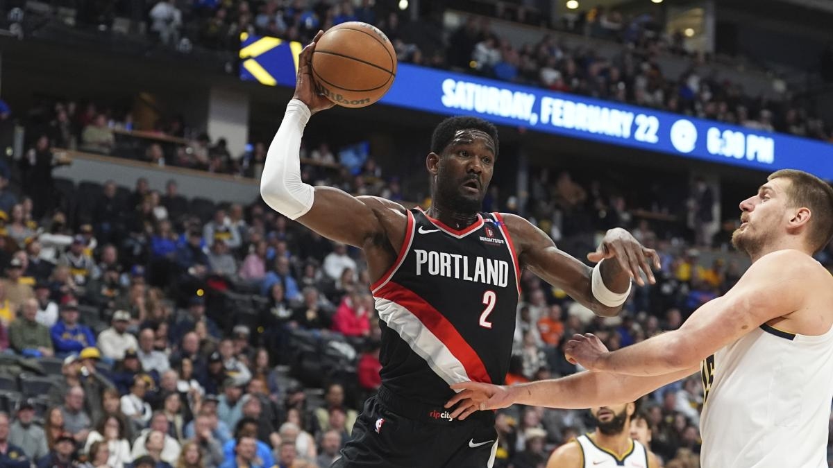 Lakers Hit the Spot: Ayton Signs for Two-Year, $16.6M Deal