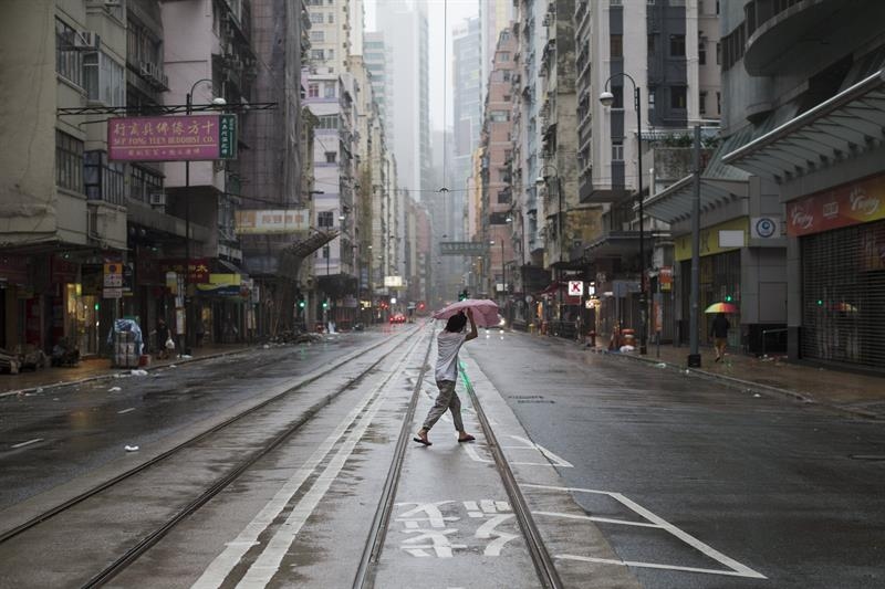 A cidade chinesa de Shenzhen evacuará 400.000 pessoas antes do supertufão Ragasa.