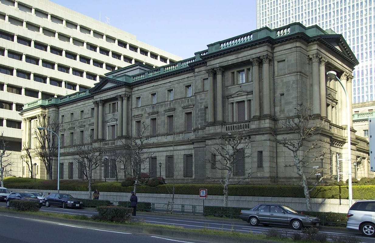 BoJ zmienia kurs i wstrzymuje plan uspokojenia paniki na rynku