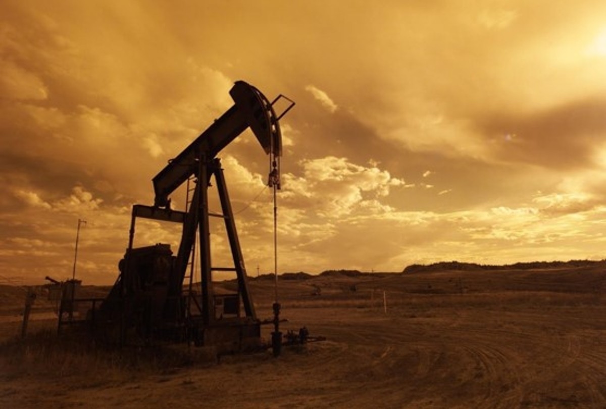 Oil Climbs on EU Trade Deal, Potential US-China Tariff Truce Extension