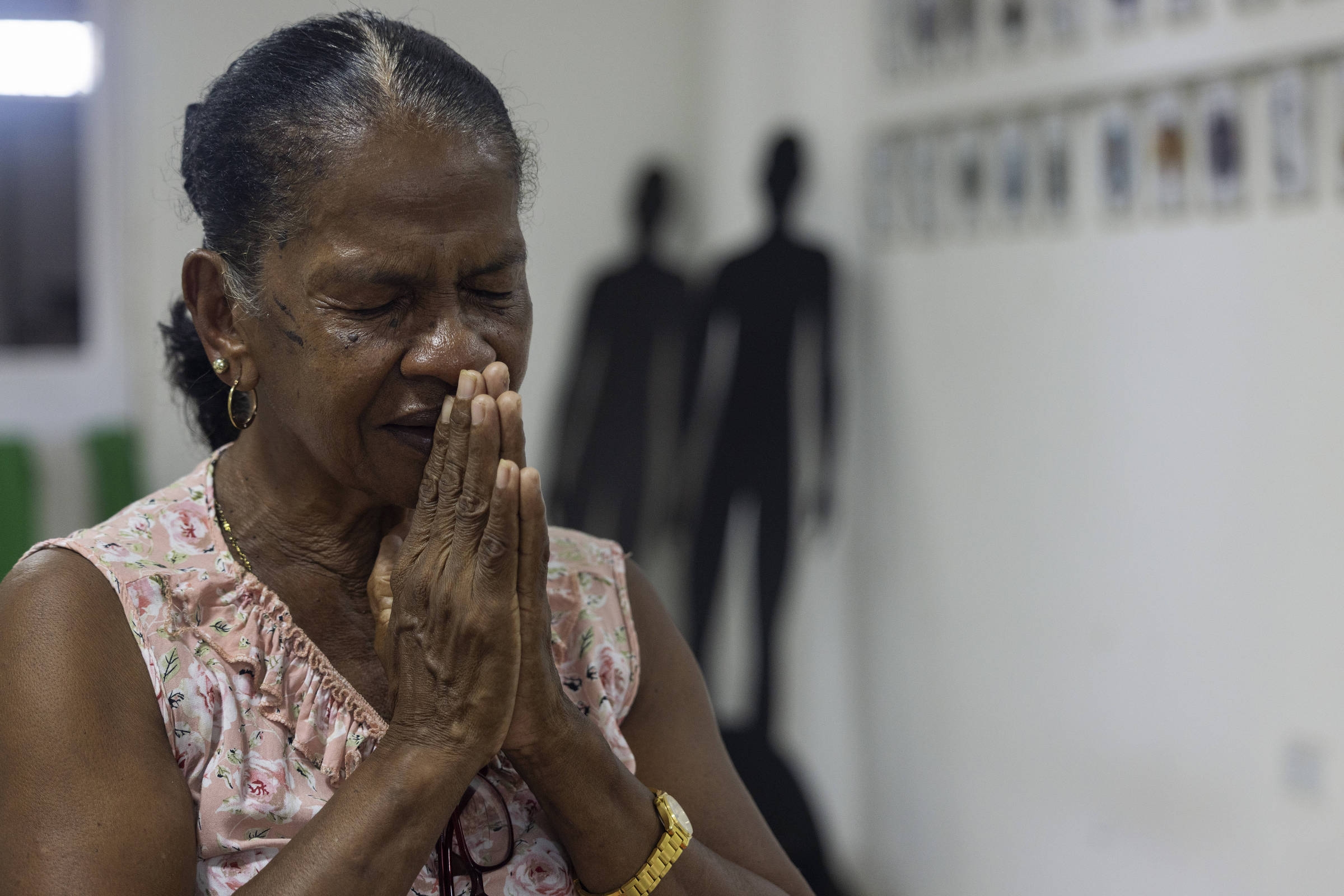 Colombians live a difficult time searching for more than 200,000 missing people