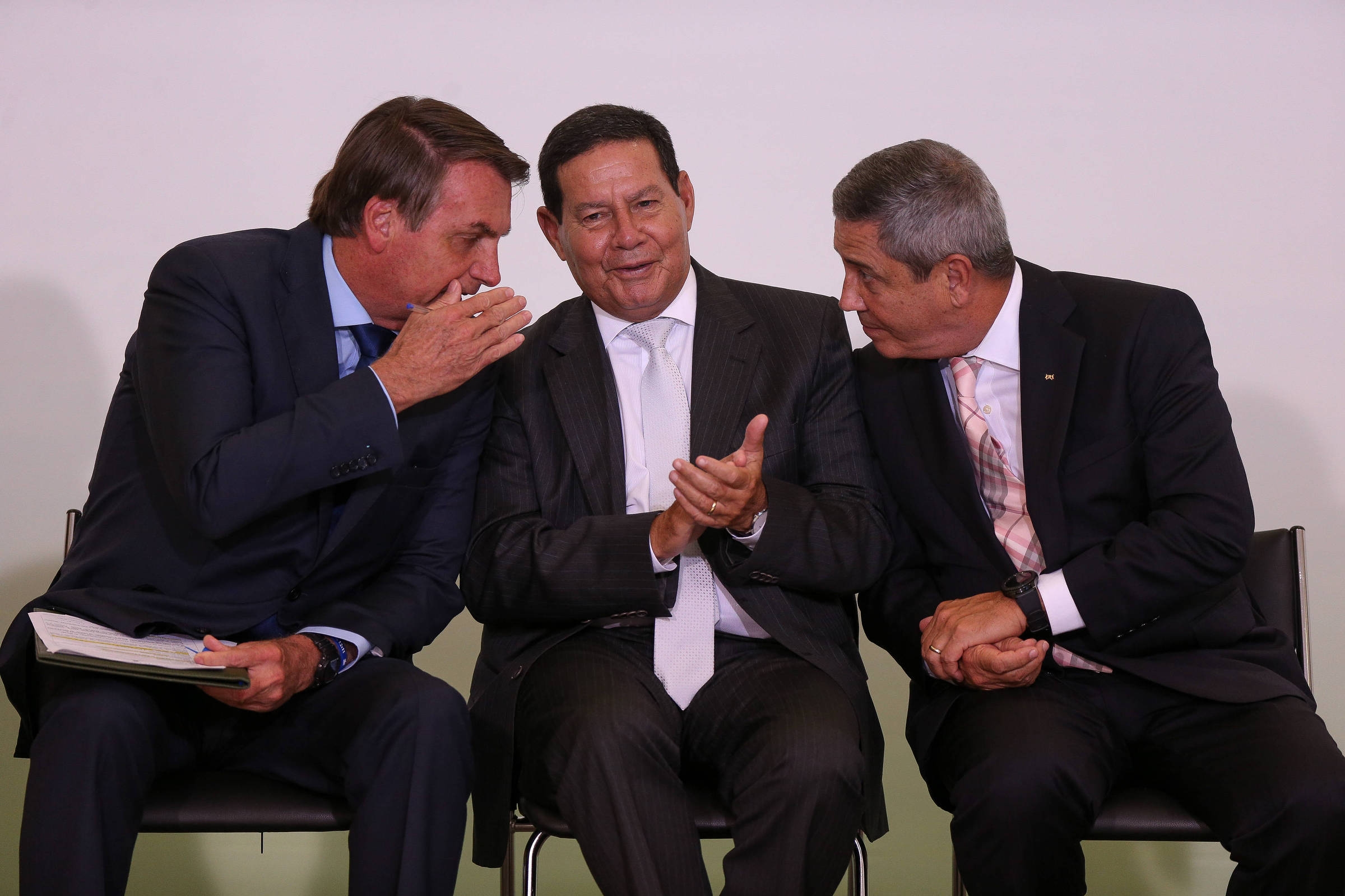 If I had been the vice-presidential candidate, Bolsonaro wouldn't be in this situation, says Mourão