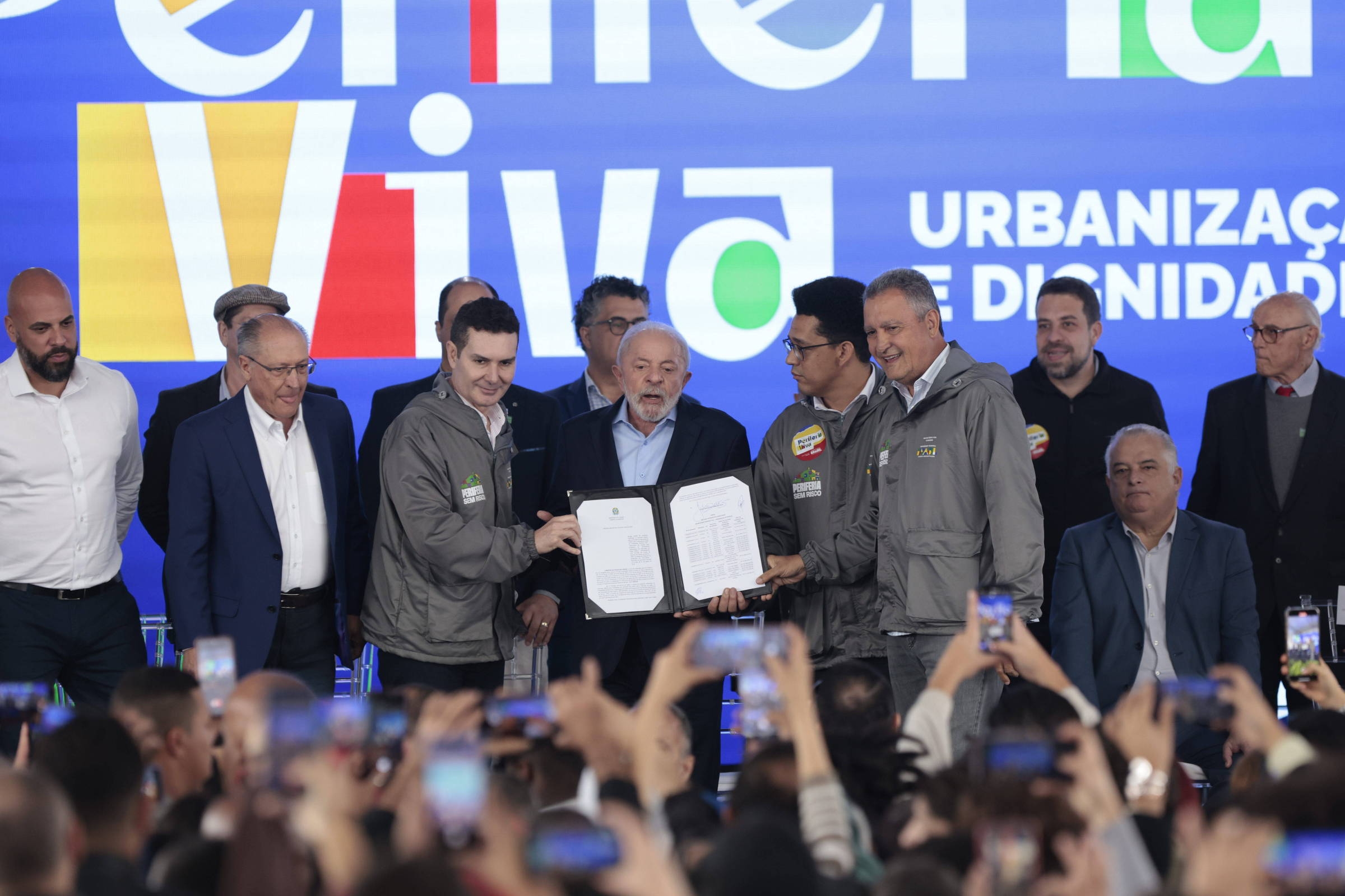 Lula says Alckmin calls every day to negotiate with the US, but 'nobody wants to talk to him'