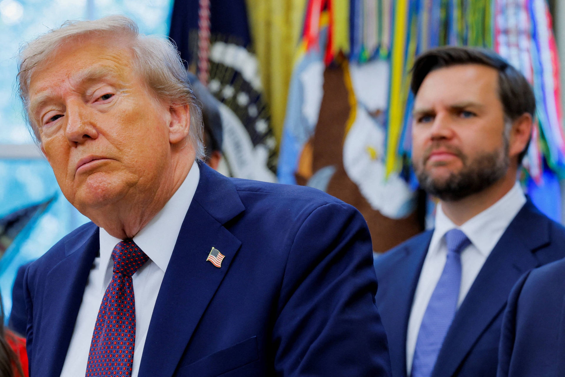 Трамп утверждает, что США уничтожили судно, выходившее из Венесуэлы, в результате чего погибли 11 человек; смотрите видео