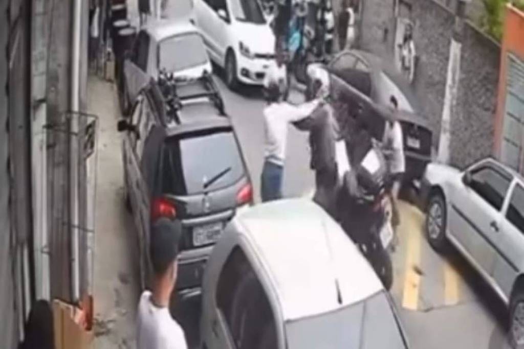 Полицейский подвергся нападению при попытке приближения в южной части Сан-Паулу
