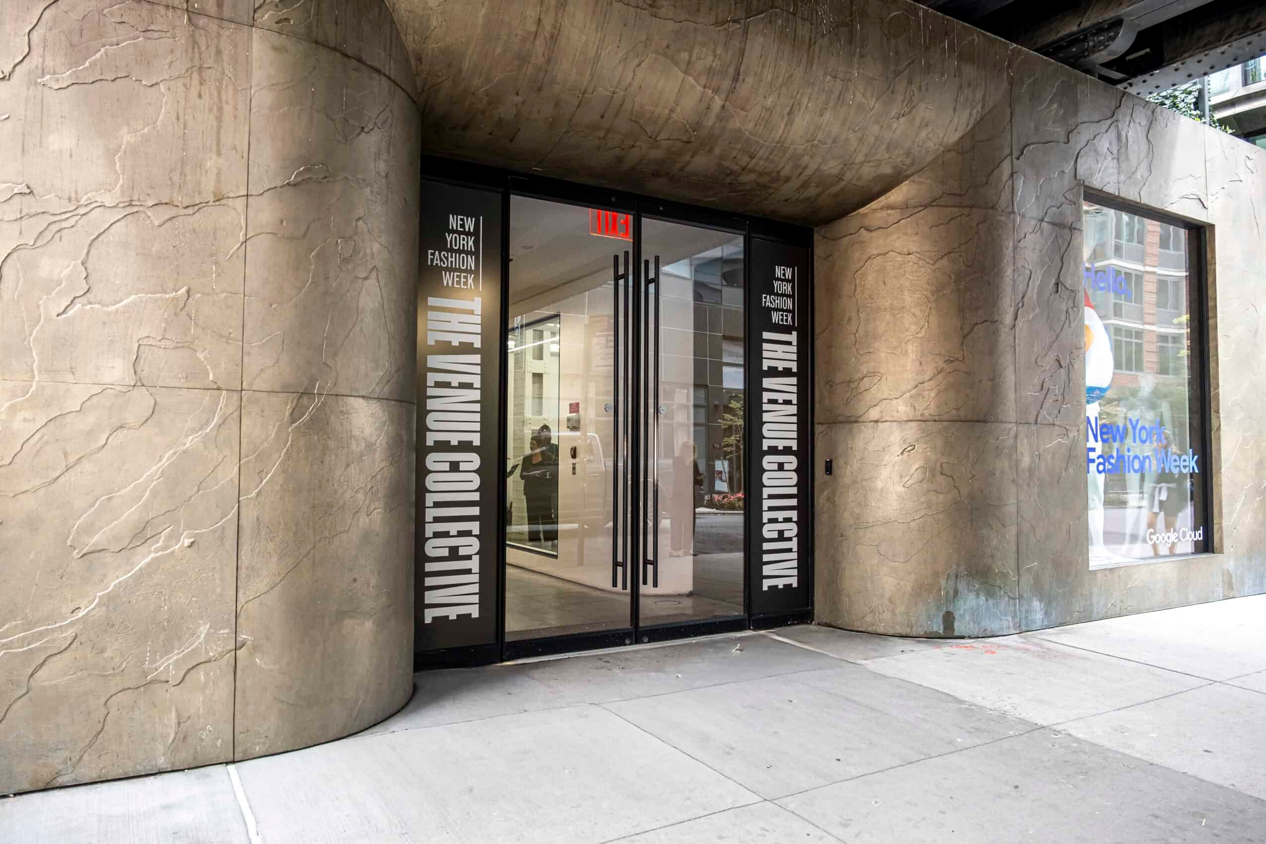 Что за «The Venue Collective» мы продолжали видеть на NYFW?