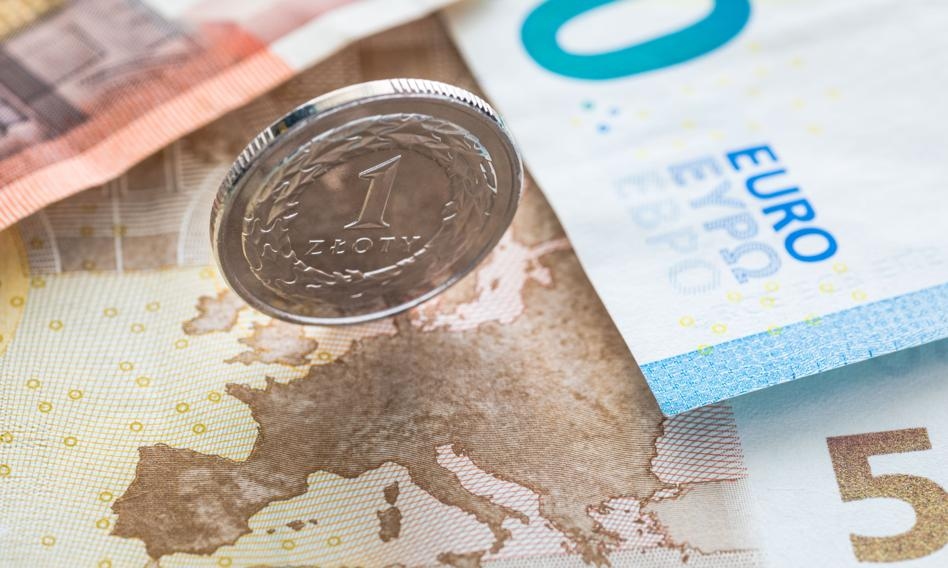 Kurs euro spadł od 4,25 zł. Złoty wreszcie zareagował